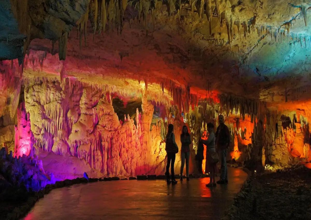 افضل الأماكن السياحية في جورجيا - Prometheus Cave