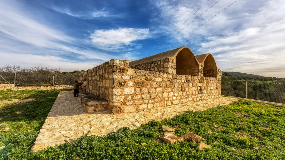 اماكن سياحية في عجلون - مسجد لستب الأثري